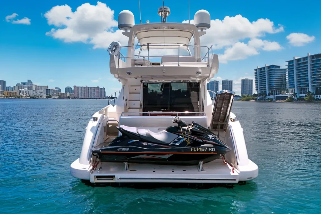 Yacht Photo 7